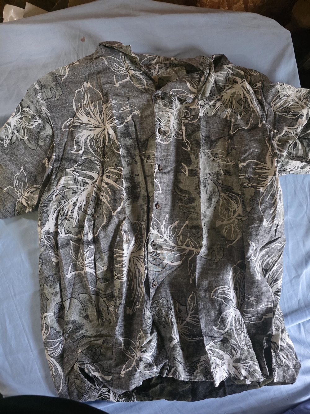 Men's Gray Floral Short-Sleeve Button-Down Shirt